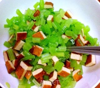 Celery Mixed with Fragrant Dried recipe