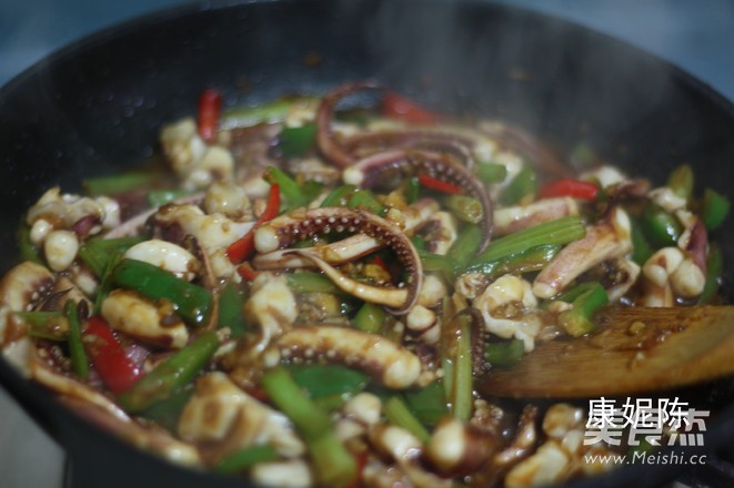 Stir-fried Squid with Sauce recipe