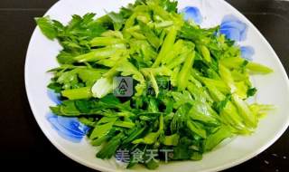 Stir-fried Shredded Pork with Parsley and Bean Curd recipe