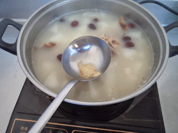 Duck Bone Soup with Red Dates and White Radish recipe