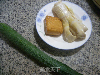 Spicy Dried Lamb's Tail and Bamboo Shoots Mixed with Cucumber recipe