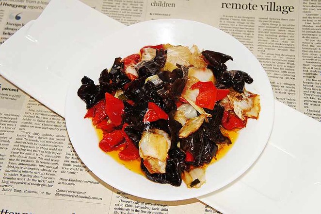 Stir-fried Cabbage Slices with Black Fungus recipe