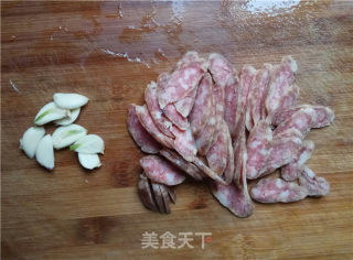 [next Meal] Fried Sausage with Snow Peas recipe