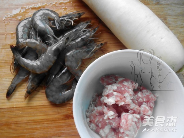 Steamed Prawn Balls with Radish recipe
