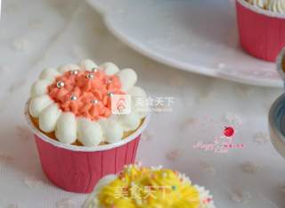 Sponge Cup Decorated Cake recipe