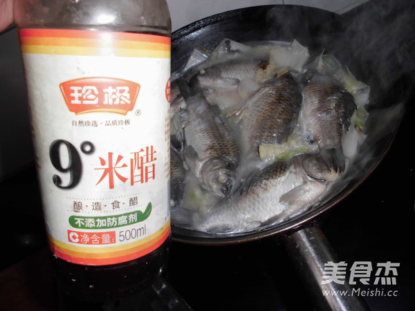 Crucian Carp and Cabbage Soup recipe