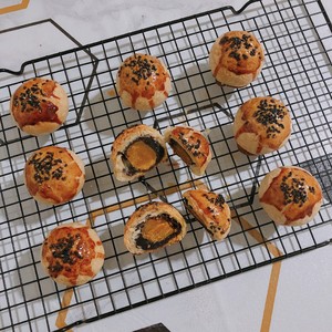 Cantonese-style Bean Paste Egg Yolk Mooncakes (super Detailed Steps, Suitable for Novices) recipe