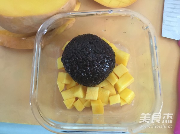 Mango White Snow Black Glutinous Rice Sweet and Sweet recipe