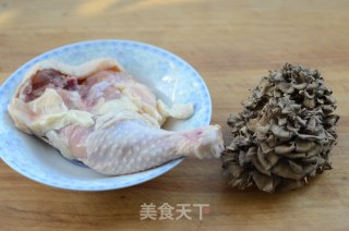 Stewed Chicken Soup with Grifola Flower recipe