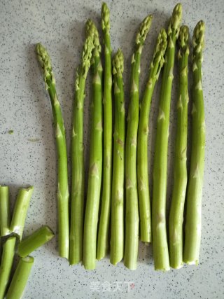 Stir-fried Asparagus with Tea Tree Mushroom recipe