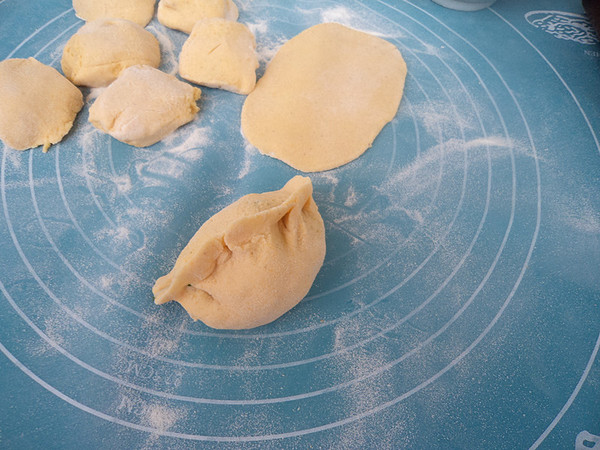 Steamed Dumplings with Leek and Egg Stuffed Mixed Noodles recipe