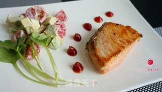 Fried Salmon and Avocado Salad recipe