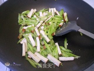 Celery Smoked Dried Pork recipe