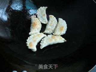 Pan-fried Dumplings Stuffed with Lard Residue recipe