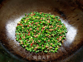 Stir-fried Minced Pork with Garlic Moss recipe