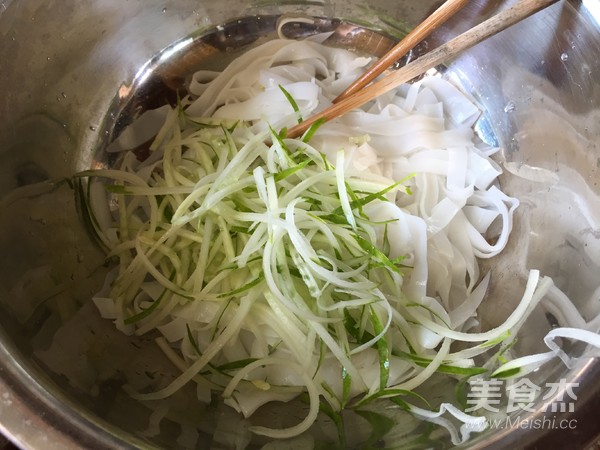 Noodle Sauce with Cold Skin recipe