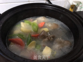 Stewed Pork Trotters with Three Vegetables recipe