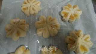 Sweet Potato Butter Flower Bun recipe