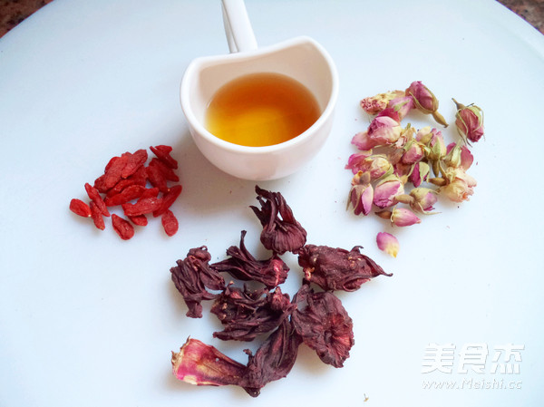 Rose Rose Tea with Honey Rose recipe