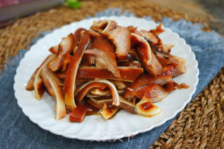 Spicy Stir-fried Pork Ears -------- Practice with Braised Pork Ears recipe