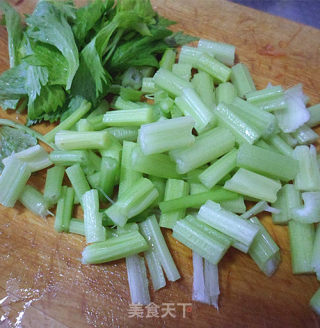 #快手懒人饭# Fried Celery with Eggs recipe