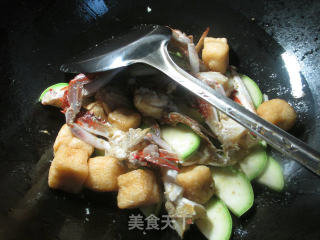 Boiled Crab with Tofu and Zucchini in Small Oil recipe