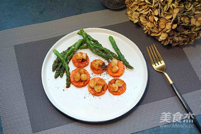 Pan-fried Asparagus and Fresh Shellfish recipe