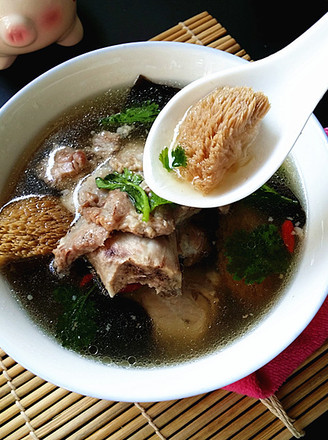 Hericium and Pork Bone Soup recipe