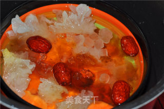 This Bowl of Soup Goes Well with The Weekend: Papaya, White Fungus and Peach Gum Syrup recipe