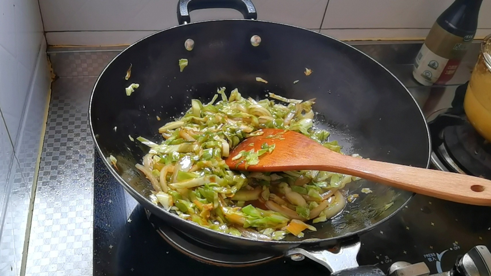 Fried Rice Noodles that are More Fragrant Than Meat recipe