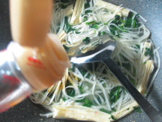 Noodle Soup with Vegetable Core and Dried Yuba recipe