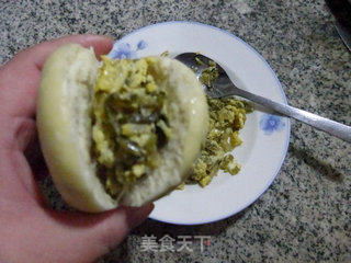 Pickled Vegetable and Egg Bun recipe