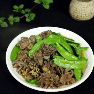 Stir-fried Snow Peas with Chicken Gizzards recipe