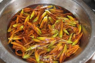 Daylily Noodles (treatment of Fresh Yellow Flowers) recipe