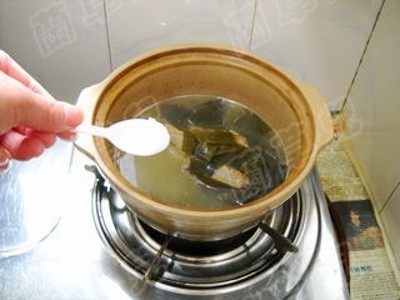 Suckling Pigeon Seaweed Soup recipe