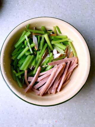 【zhejiang】celery and Ham Mixed with Fragrant Dried recipe