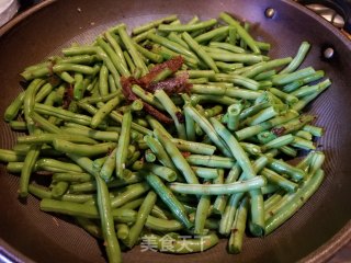 Stir-fried String Beans with Dace in Black Bean Sauce recipe