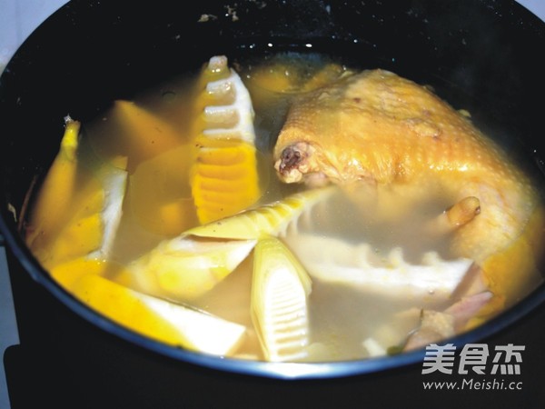 Stewed Chicken Soup with Spring Bamboo Shoots recipe