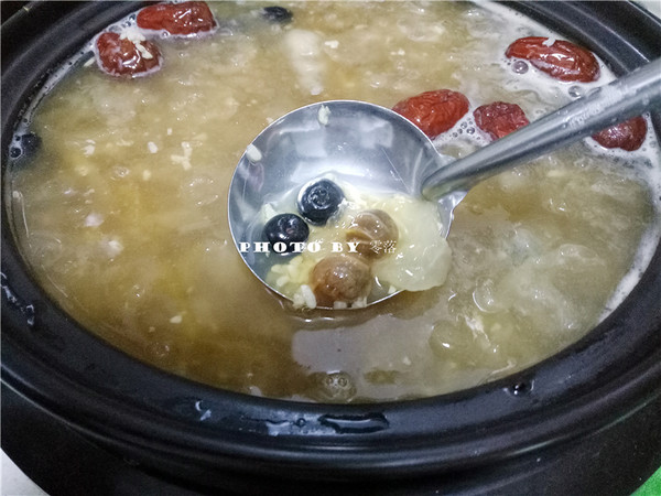 Wine Fermented White Fungus Soup recipe