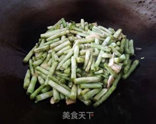 Stir-fried White Cowpeas with Green Peppers recipe