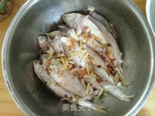 Pan-fried Fish with Knife recipe