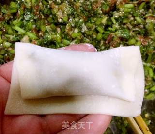 Garland Chrysanthemum Fresh Meat Wonton recipe