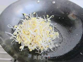 Stir-fried Soy Sprouts with Leek in Oyster Sauce recipe