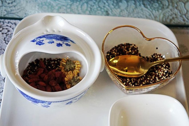 Chrysanthemum Goji Quinoa Tea recipe