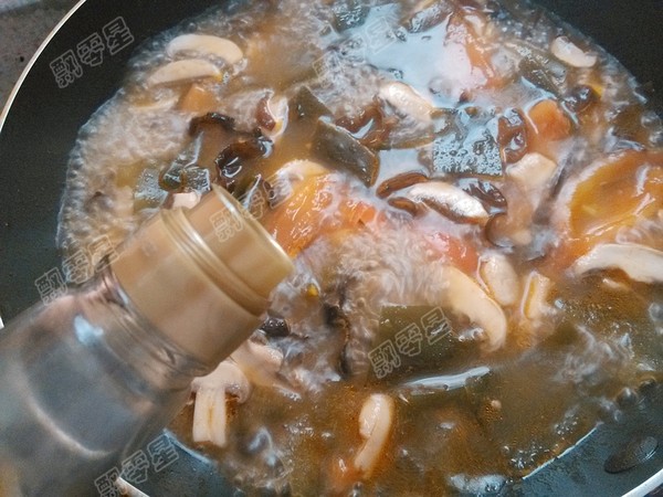 Tomato Fungus Seaweed Soup recipe