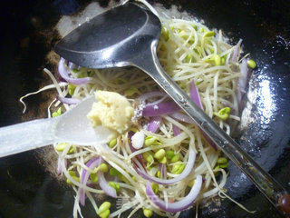 Fried Soy Sprouts with Purple Onion recipe