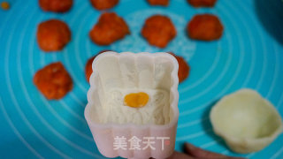 Pumpkin Osmanthus Snowy Mooncakes recipe