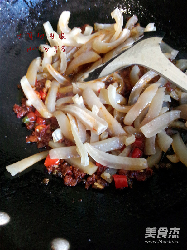 Fried Pork Skin with Fungus recipe