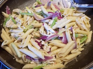 Spaghetti with Shredded Chicken and White Sauce recipe