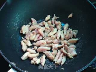 Stir-fried Chicken Fillet with Black Pepper and King Pleurotus recipe